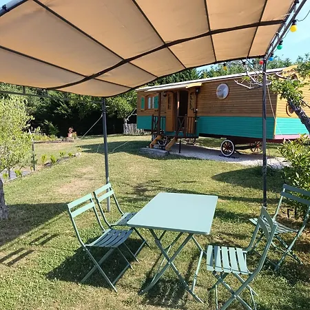 Ferienhaus Les Roulottes De Josephine Veyrines-de-Domme